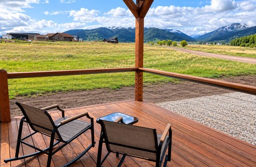Horse Butte House | 3-bedroom house in adorable West Yellowstone - Brand New Luxury Retreat