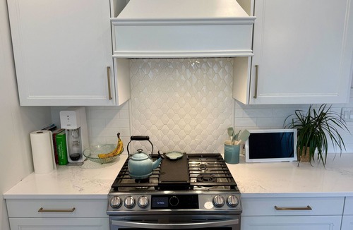 Bryant House | 3-bedroom house with AC. Walk to light rail. Next to U-village. With Backyard.