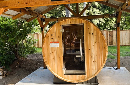 Beaver House | 3-bedroom new house with sauna, hot-tub & river access in Forks