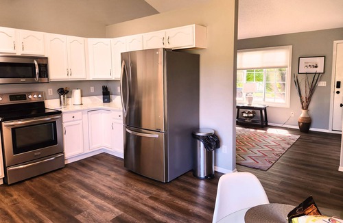 Clive House | 3+ bedroom split level house in the heart of all Clive amenities