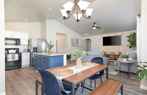 Meridian House | 3-bedroom vacation home 20 minutes from Boise State University
