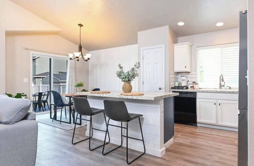 Meridian House | 3-bedroom vacation home 20 minutes from Boise State University