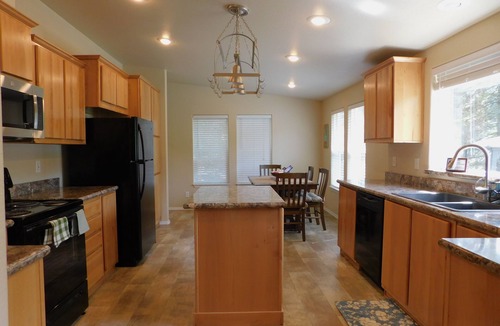 Priest River House | 3 bedrooms home on 100 feet of Lamb Creek frontage, in the heart of Priest lake