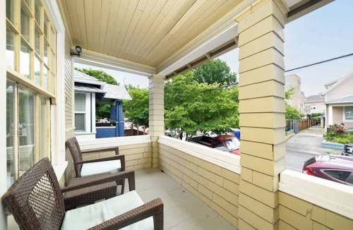 Belmont House | 3 BR 1 BA - Cozy Home - Walkscore 97 - Shopping
