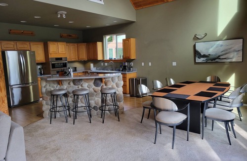 Longbranch House | 3 BR Waterfront retreat, great deck, beaches, fireplace & game room