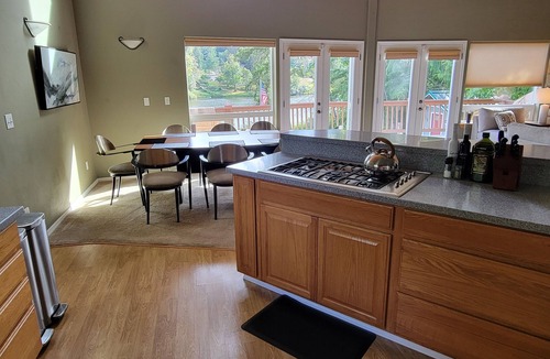 Longbranch House | 3 BR Waterfront retreat, great deck, beaches, fireplace & game room