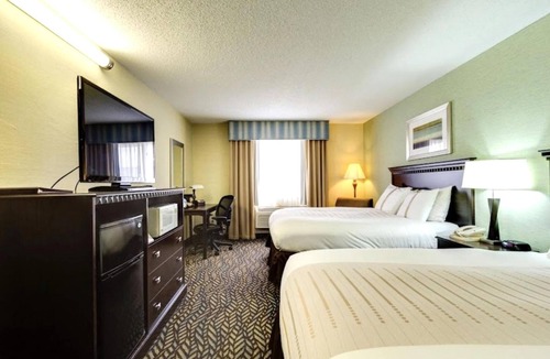 Devils Lake Hotel | 3 Group-Friendly Stay Near Devils Lake Regional Airport | Free Parking & Bfast
