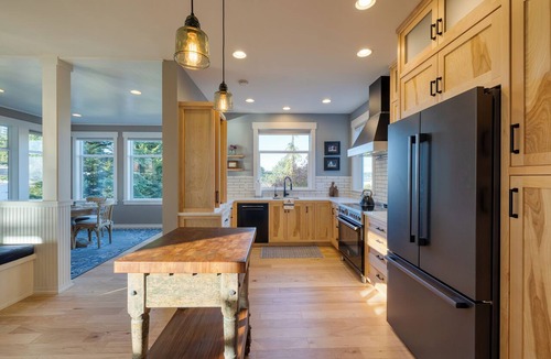 Coupeville House | 3-Home Coastal Retreat w/Sauna, Firepit & Greenhouse | Seabright Haven