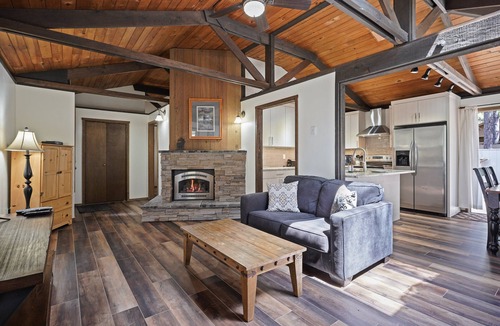 Sunriver House | 3 Killdeer - Remodeled! Close to Village, SHARC Passes, Hot Tub, Bikes, Luxury Linens