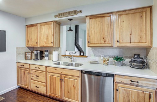 Coeur d'Alene Cottage | 3 Mi to Coeur D'alene Lake! Cozy Mtn-town Getaway