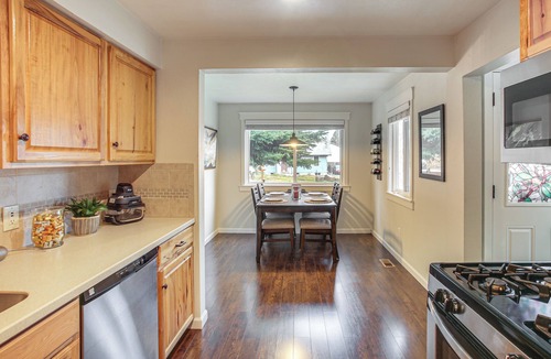 Coeur d'Alene Cottage | 3 Mi to Coeur D'alene Lake! Cozy Mtn-town Getaway