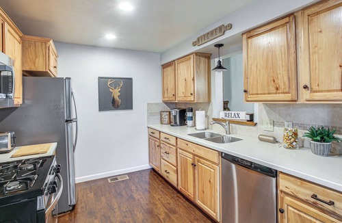 Coeur d'Alene Cottage | 3 Mi to Coeur D'alene Lake! Cozy Mtn-town Getaway