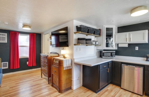 Latah Valley Apartment | 3 Mi to Downtown Spokane! Cozy Couples Retreat