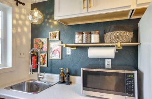 Latah Valley Apartment | 3 Mi to Dtwn Spokane: Sleek Multi-Unit Base