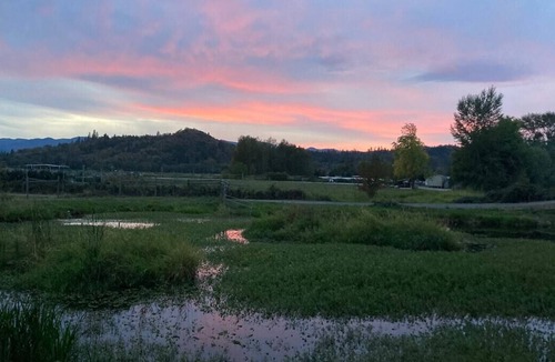 Grants Pass Other | 3 Miles from Downtown! Private custom home, large deck with views