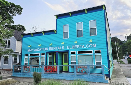 Elberta Apartment | 3 Min to Lake Michigan, 15 Min to Ski Crystal (X)
