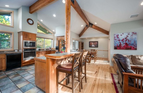 Sunriver House | 3 Mulligan - Hot Tub with Wooded Views, Wine Cellar, SHARC passes, Comfort & Style