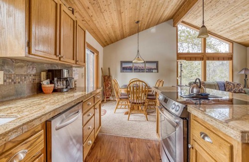 Sunriver House | 3 Paper Birch Lane - Meredith Lodging