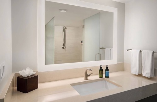 Riverside Hotel | 3 Posh Units! Short Drive to Mobius Children's Museum, Pet-Friendly
