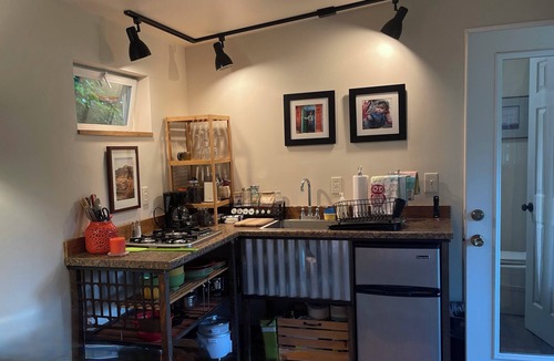 Deming Cottage | 3 Rivers Farm Guest Cottage. Charming Farm Stay cottage in Deming, Wa,