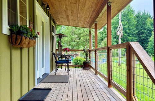 Deming Cottage | 3 Rivers Farm Guest Cottage. Charming Farm Stay cottage in Deming, Wa,