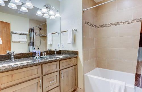 Sunriver House | 3 Spyglass Home on Meadows Golf Course feature Brand New Hot Tub and Bikes