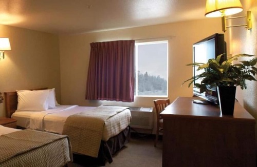 Kellogg Apartment | 3 x 2 Double Beds Accommodations at FairBridge Inn & Suites Kellogg