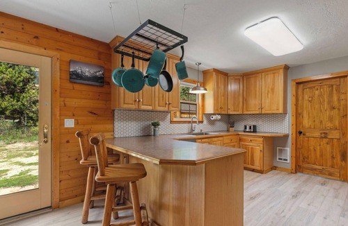 Alpine Northeast Cabin | 30 Min to Jackson Hole Alpine Retreat Hot Tub Sleeps 12