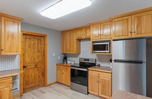 Alpine Northeast Cabin | 30 Min to Jackson Hole Alpine Retreat Hot Tub Sleeps 12