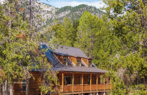 Alpine Northeast Cabin | 30 Min to Jackson Hole Alpine Retreat Hot Tub Sleeps 12