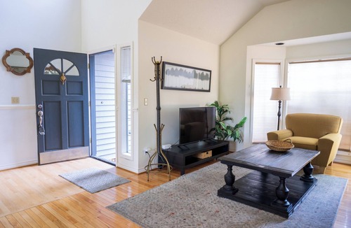 Clackamas House | 30%Monthly Discount 3B/2.5BA House with Large Backyard in Clackamas