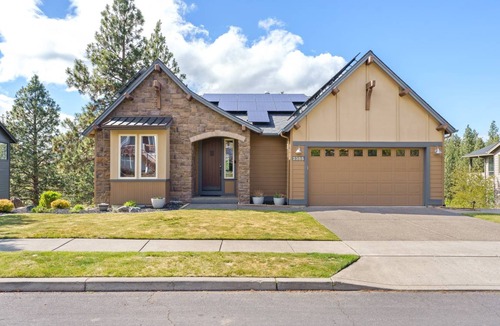 Bend House | 302 m² House ∙ 4 bedrooms ∙ 8 guests