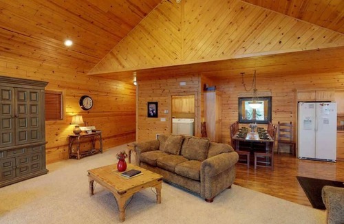 Rea Cabin | 31 MI to YNP | Fire Pit | Sleeps 10