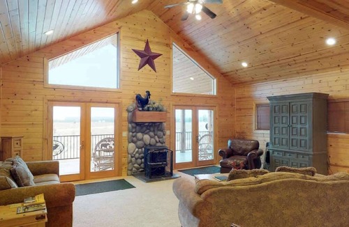 Rea Cabin | 31 MI to YNP | Fire Pit | Sleeps 10