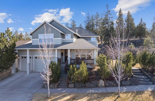 Bend House | 325 m² House ∙ 5 bedrooms ∙ 14 guests