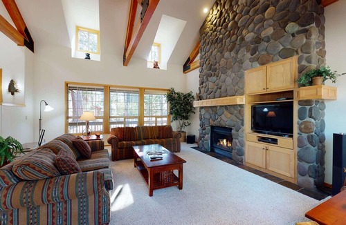 Deer Park House | 33 Oregon Loop | 4 BR / 4.5 BA, Sleeps 8