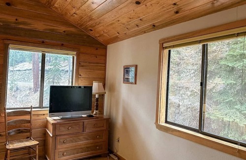 Joseph House | 36 Waters Edge: Lakeside Retreat with Private Dock