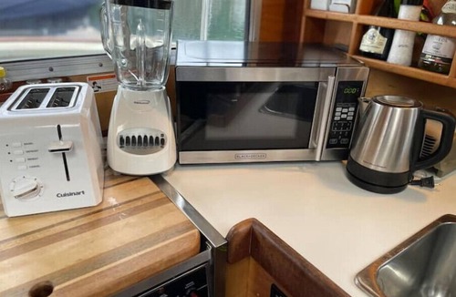 Gig Harbor Boat Rental | 38' Yacht equipped with luxury and kayaks!nn