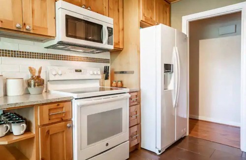 Lakewood House | 3Bd lake home w/hot tub & private dock