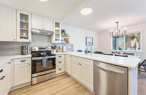 Downtown Leavenworth Condo | 3Bd Modern Leavenworth Condo - Next to Adventure Park and .9mi to Town Center!
