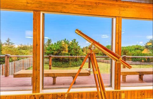 Copalis Beach House | 3BR Coastal Home Near Beach Dogs OK Deck