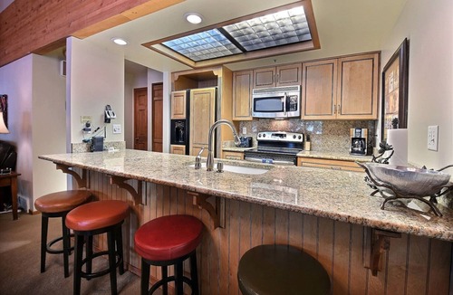 Deer Valley House | 3BR Lakeside Condo at Deer Valley Snowpark Base - Free Shuttle & Bus