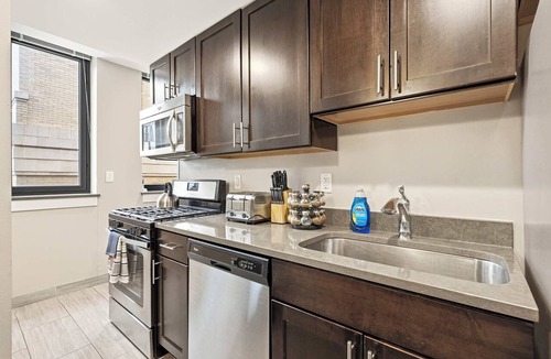 Capitol City Apartment | 3BR Modern & Spacious Downtown Apartment
