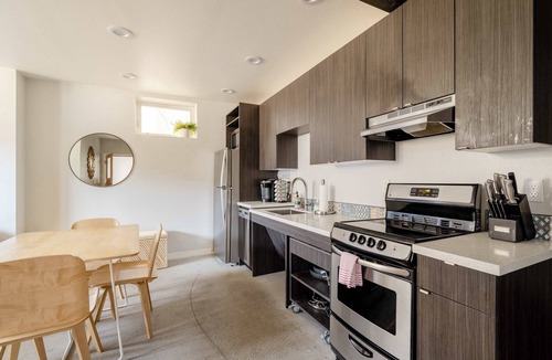 Belmont Apartment | 3BR Sleeps 8 Foodie Haven SE Portland