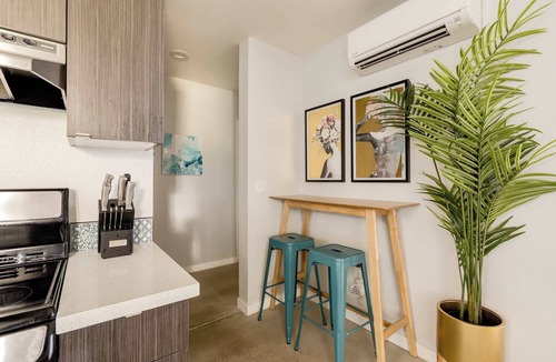 Belmont Apartment | 3BR Sleeps 8 Foodie Haven SE Portland