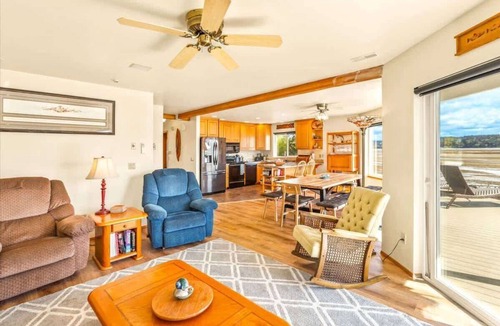 Belfair House | 3BR Waterfront Retreat | Hot Tub | Private Deck