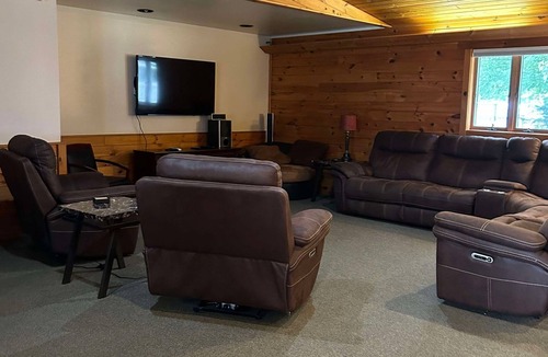 Gresham Condo | 4 Bedroom Condo w/Transportation to NFL Draft 2025