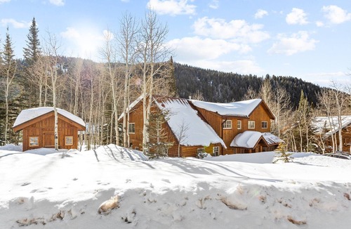 Salt Lake Mountain Resorts Cabin | 4 bedroom flexible Mountain Ski House just two minutes drive to Solitude