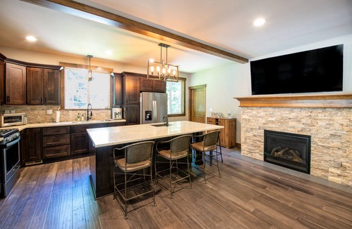 Snoqualmie Pass Ski Chalet | 4-bedroom house in amazing Snoqualmie Pass with cozy vibes