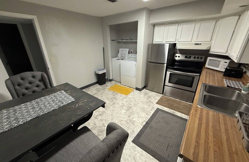 Urbandale House | 4-bedroom Lower Level Option in a Big 7 Br House with a Pool